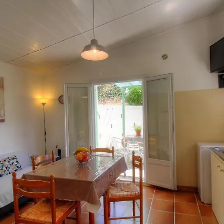 L'amandier -le Figuier-les Lauriers Roses Аяччо