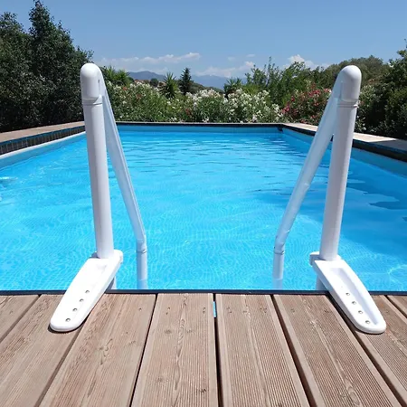 L'amandier -le Figuier-les Lauriers Roses Holiday home *